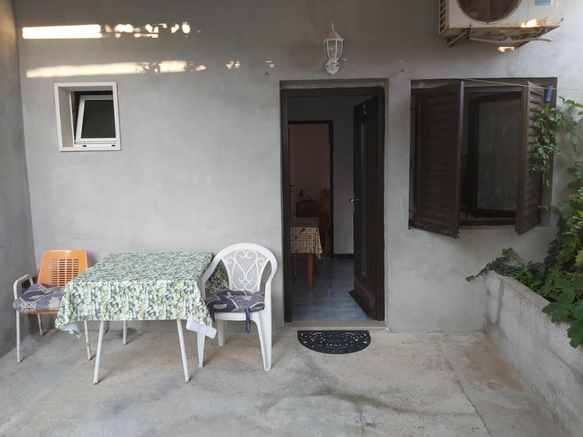 Apartman Janja Apartment Bol Bagian luar foto