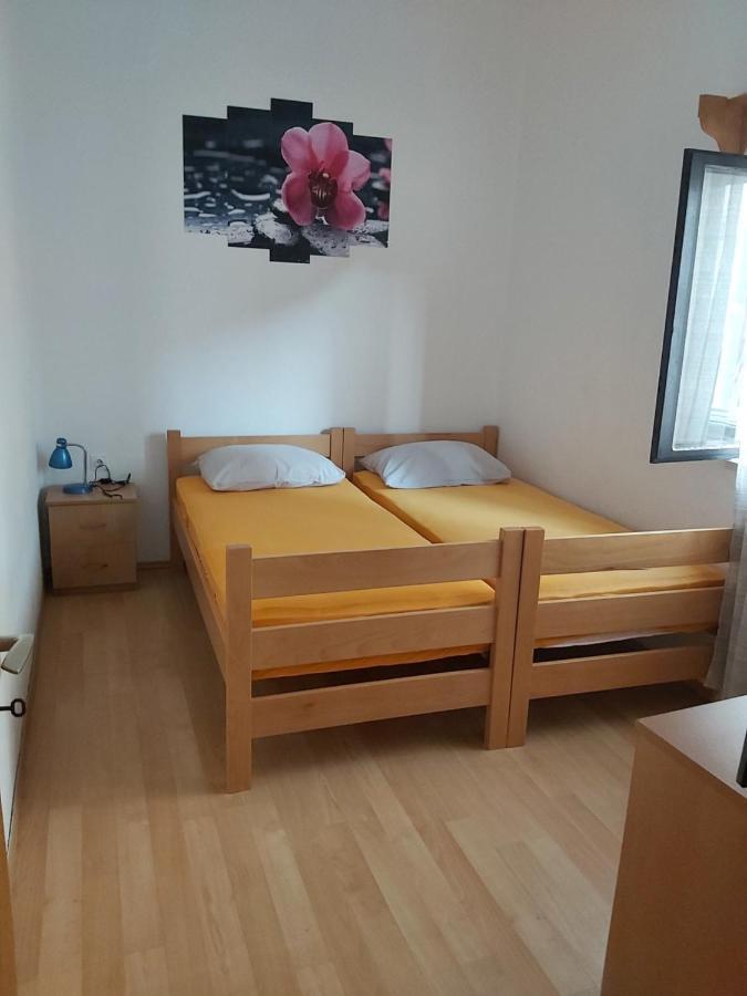 Apartman Janja Apartment Bol Bagian luar foto